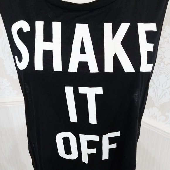 NWT Shake It Off Cropped Graphic Tank Top Black and White Juniors Medium - Picture 2 of 5